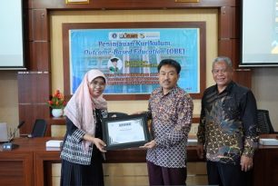 Penyelenggaraan Diskusi Instrumen Akreditasi LAMDIK 2.0 di Prodi Pendidikan Matematika UNIKAMA Penyelenggaraan Diskusi Instrumen Akreditasi LAMDIK 2.0 di Prodi Pendidikan Matematika UNIKAMA