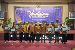 FST Unikama Lepas Generasi Terbaik yang Siap Berdampak untuk Negeri FST Unikama Lepas Generasi Terbaik yang Siap Berdampak untuk Negeri
